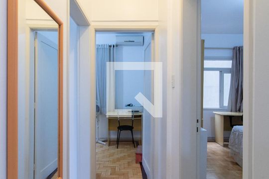 Corredor de apartamento para alugar com 2 quartos, 75m² em Centro Histórico, Porto Alegre