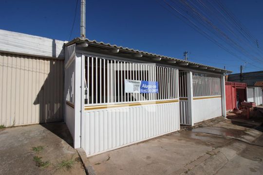Fachada de casa à venda com 3 quartos, 140m² em Recanto das Emas, Brasília