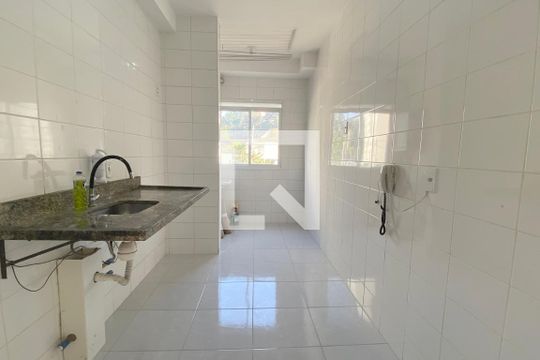 Cozinha de apartamento para alugar com 3 quartos, 72m² em Vila Iracema, Barueri