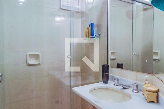 Banheiro de apartamento à venda com 3 quartos, 110m² em Cristo Redentor, Porto Alegre