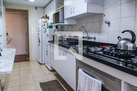 Cozinha de apartamento à venda com 3 quartos, 110m² em Cristo Redentor, Porto Alegre
