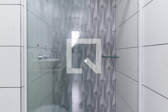 Banheiro de apartamento para alugar com 2 quartos, 60m² em Sarandi, Porto Alegre