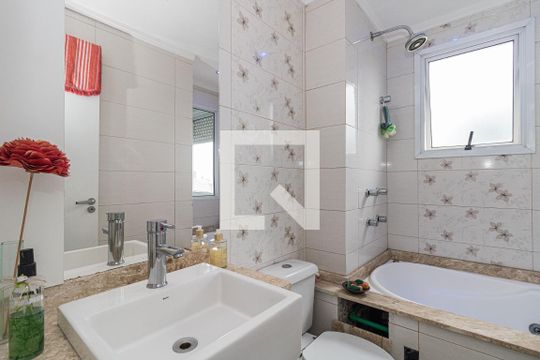 Banheiro da Suíte de apartamento à venda com 2 quartos, 64m² em Sarandi, Porto Alegre