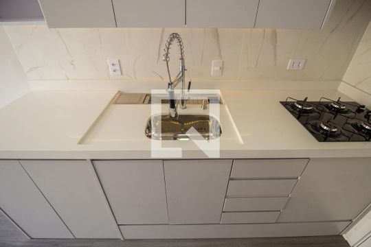 Cozinha  de apartamento para alugar com 2 quartos, 45m² em Cambuci, São Paulo