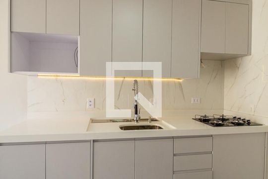 Cozinha  de apartamento para alugar com 2 quartos, 45m² em Cambuci, São Paulo