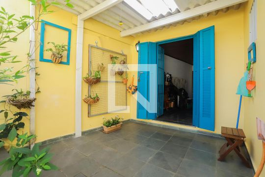 Quintal de casa à venda com 3 quartos, 242m² em Vila Romana, São Paulo