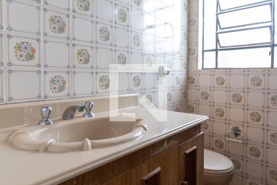 Banheiro de casa de condomínio para alugar com 1 quarto, 50m² em Itaquera, São Paulo