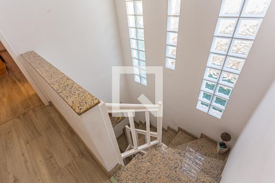 Escada Dormitorios de casa à venda com 3 quartos, 174m² em Jardim Stella, Santo André