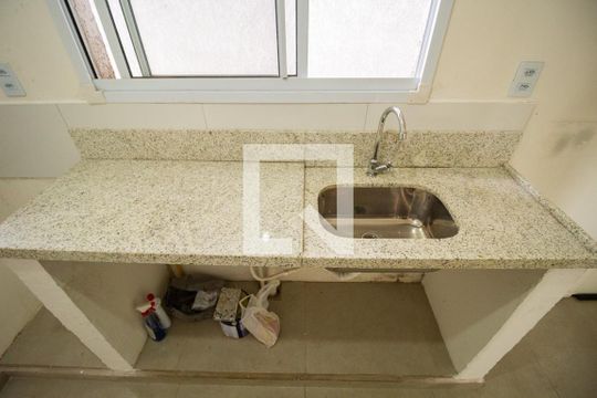 Cozinha de apartamento para alugar com 2 quartos, 45m² em Liberdade, São Paulo