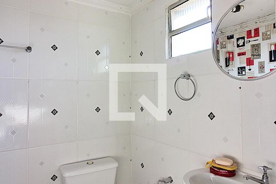 Banheiro de Serviço de casa à venda com 2 quartos, 250m² em Taboão, São Bernardo do Campo