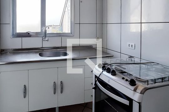 Cozinha de apartamento para alugar com 2 quartos, 70m² em Cidade Monções, São Paulo