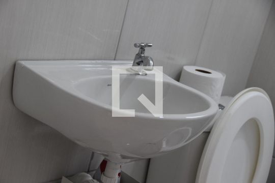 Banheiro de apartamento para alugar com 2 quartos, 49m² em Jardim Petropolis, Cotia