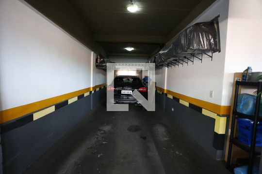 Garagem de casa de condomínio à venda com 3 quartos, 240m² em Jardim Londrina, São Paulo