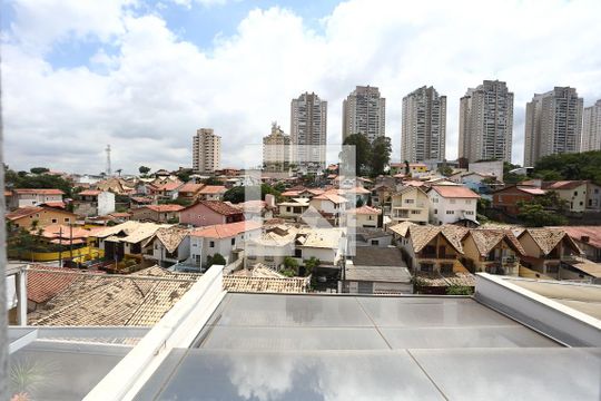 Vista de casa de condomínio à venda com 3 quartos, 240m² em Jardim Londrina, São Paulo