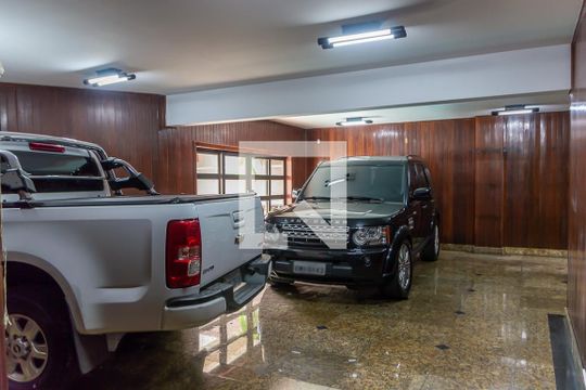 Garagem de casa para alugar com 5 quartos, 750m² em Independência, São Bernardo do Campo