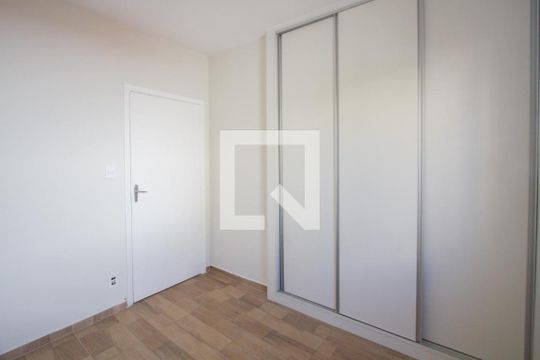 Quarto 2 de casa para alugar com 2 quartos, 150m² em Jardim Caravelas, São Paulo