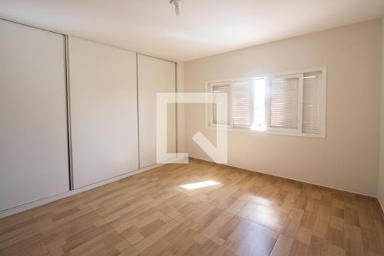 Quarto 1 de casa para alugar com 2 quartos, 150m² em Jardim Caravelas, São Paulo