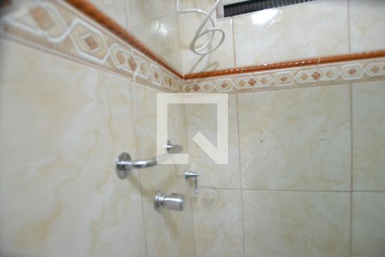 Banheiro de apartamento para alugar com 2 quartos, 62m² em Nonoai, Porto Alegre