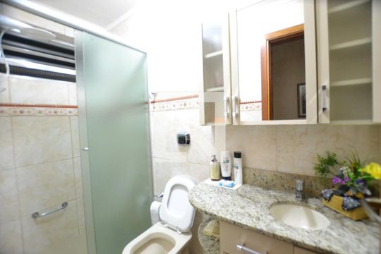 Banheiro de apartamento para alugar com 2 quartos, 62m² em Nonoai, Porto Alegre