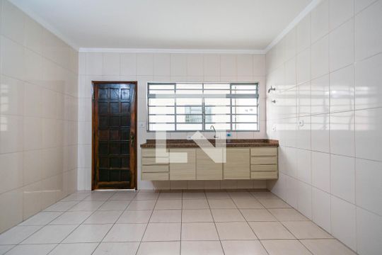 Cozinha de casa para alugar com 3 quartos, 200m² em Parque Panamericano, São Paulo