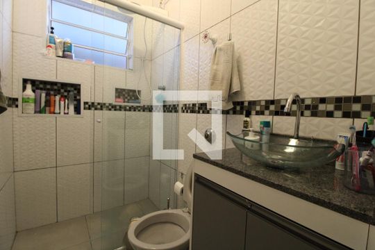 Banheiro da suíte de casa à venda com 3 quartos, 70m² em Capela do Socorro, São Paulo