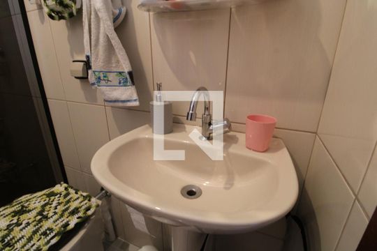 Pia banheiro comum de casa à venda com 3 quartos, 70m² em Capela do Socorro, São Paulo