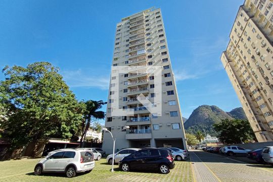 Fachada do bloco de apartamento à venda com 2 quartos, 60m² em Jacarepaguá, Rio de Janeiro