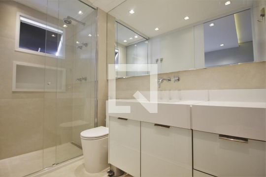 Banheiro da Suíte de apartamento para alugar com 2 quartos, 86m² em Parque Reboucas, São Paulo