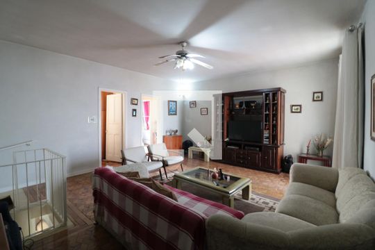 Sala de TV de casa à venda com 3 quartos, 220m² em Vila Diva (zona Leste), São Paulo