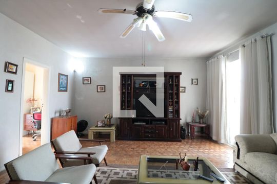 Sala de TV de casa à venda com 3 quartos, 220m² em Vila Diva (zona Leste), São Paulo