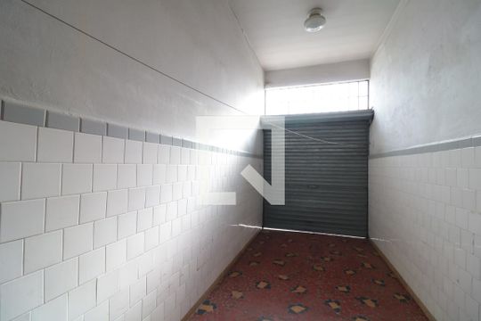 Garagem de casa à venda com 3 quartos, 220m² em Vila Diva (zona Leste), São Paulo