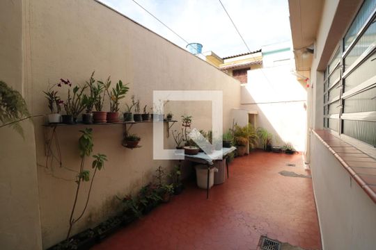 Quintal de casa à venda com 3 quartos, 220m² em Vila Diva (zona Leste), São Paulo