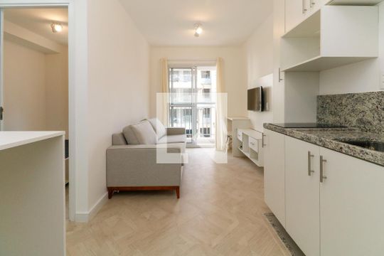 Cozinha de apartamento para alugar com 1 quarto, 32m² em Pinheiros, São Paulo