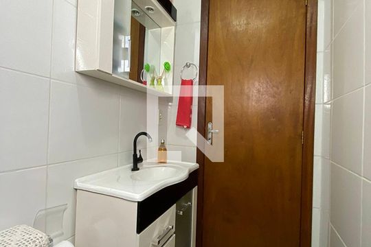 Banheiro de casa à venda com 2 quartos, 81m² em Campestre, São Leopoldo