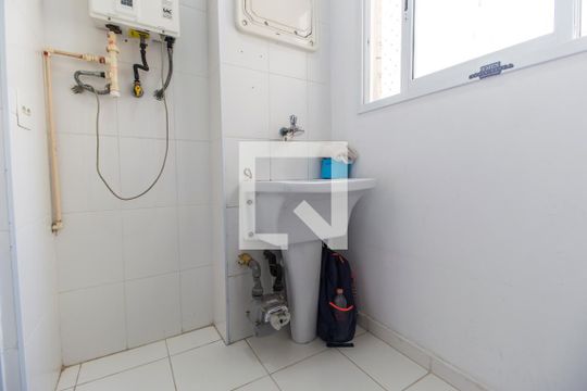 Área de Serviço de apartamento para alugar com 3 quartos, 68m² em Jardim Tupanci, Barueri