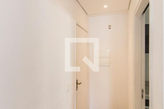Entrada de apartamento para alugar com 3 quartos, 68m² em Jardim Tupanci, Barueri