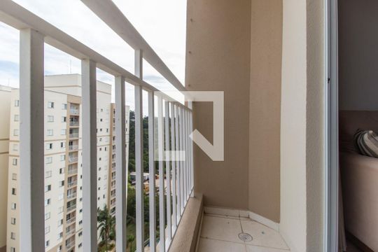 Sacada de apartamento para alugar com 3 quartos, 68m² em Jardim Tupanci, Barueri