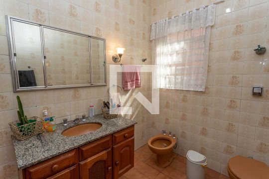 Banheiro de casa à venda com 5 quartos, 480m² em Piraporinha, Diadema