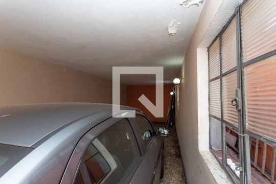 Garagem de casa à venda com 5 quartos, 480m² em Piraporinha, Diadema