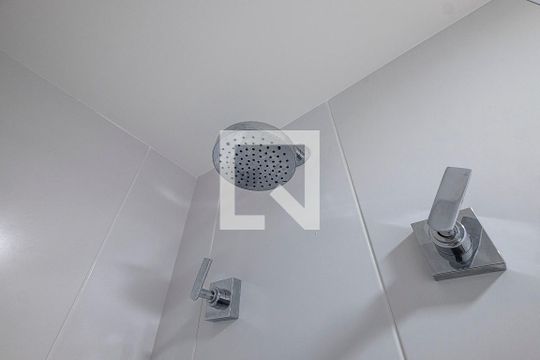 Banheiro de apartamento para alugar com 1 quarto, 50m² em Pinheiros, São Paulo