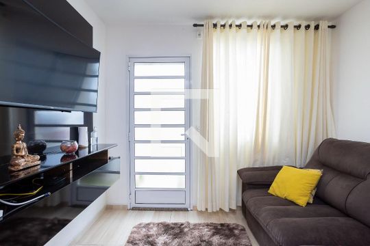 Sala de casa de condomínio para alugar com 2 quartos, 56m² em Jardim Nova Cidade, Guarulhos