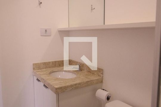 Banheiro de kitnet/studio para alugar com 1 quarto, 26m² em Santana, São Paulo