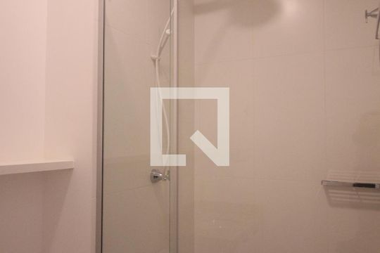 Banheiro de kitnet/studio para alugar com 1 quarto, 26m² em Santana, São Paulo