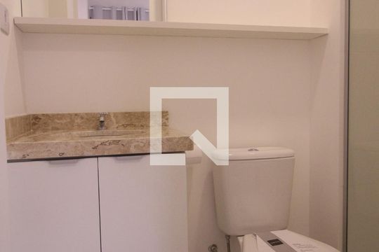 Banheiro de kitnet/studio para alugar com 1 quarto, 26m² em Santana, São Paulo