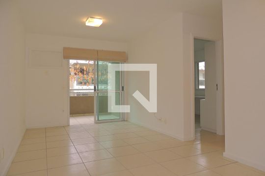 Sala  de apartamento para alugar com 2 quartos, 73m² em Freguesia (jacarepaguá), Rio de Janeiro