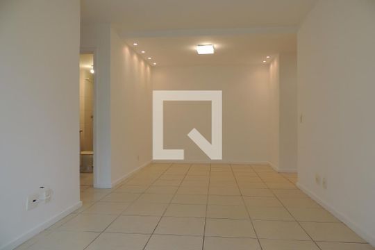 Sala  de apartamento para alugar com 2 quartos, 73m² em Freguesia (jacarepaguá), Rio de Janeiro