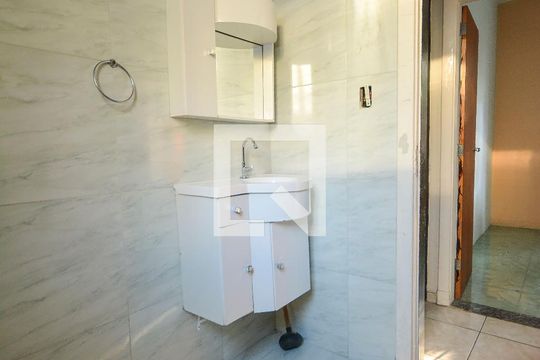 Banheiro de apartamento para alugar com 2 quartos, 63m² em Centro, Rio de Janeiro