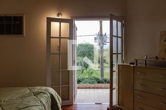 Sacada de casa à venda com 3 quartos, 216m² em Rio Branco, Canoas