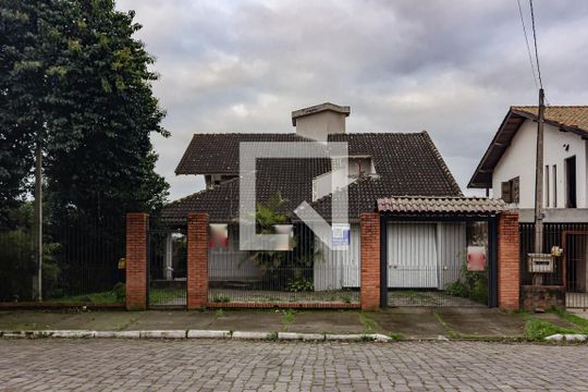Fachada de casa à venda com 3 quartos, 216m² em Rio Branco, Canoas