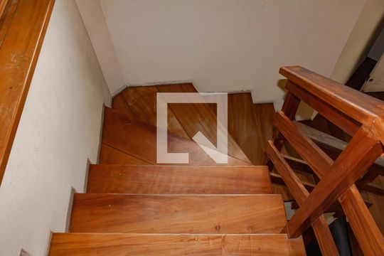 Escada de casa à venda com 3 quartos, 216m² em Rio Branco, Canoas